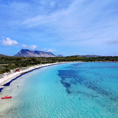 Paola San Teodoro Con Piscina Privata Villa