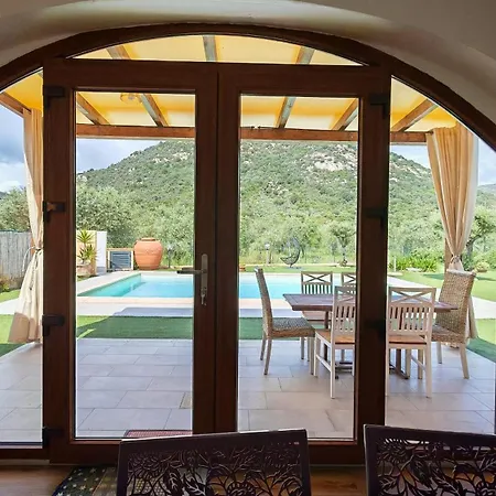 Villa Paola San Teodoro Con Piscina Privata Lu Lioni
